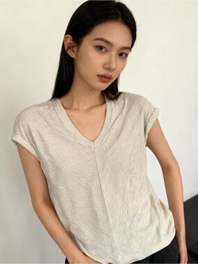 Tommy Bahama Cream and Ivory V-Neck Short Sleeve Top